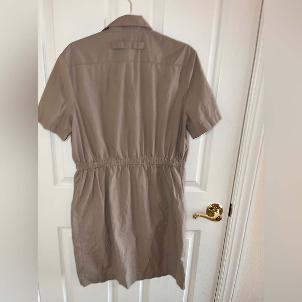 Theory Utility Cotton Mini Dress Medium Short Sleeve khaki color - Picture 3 of 8